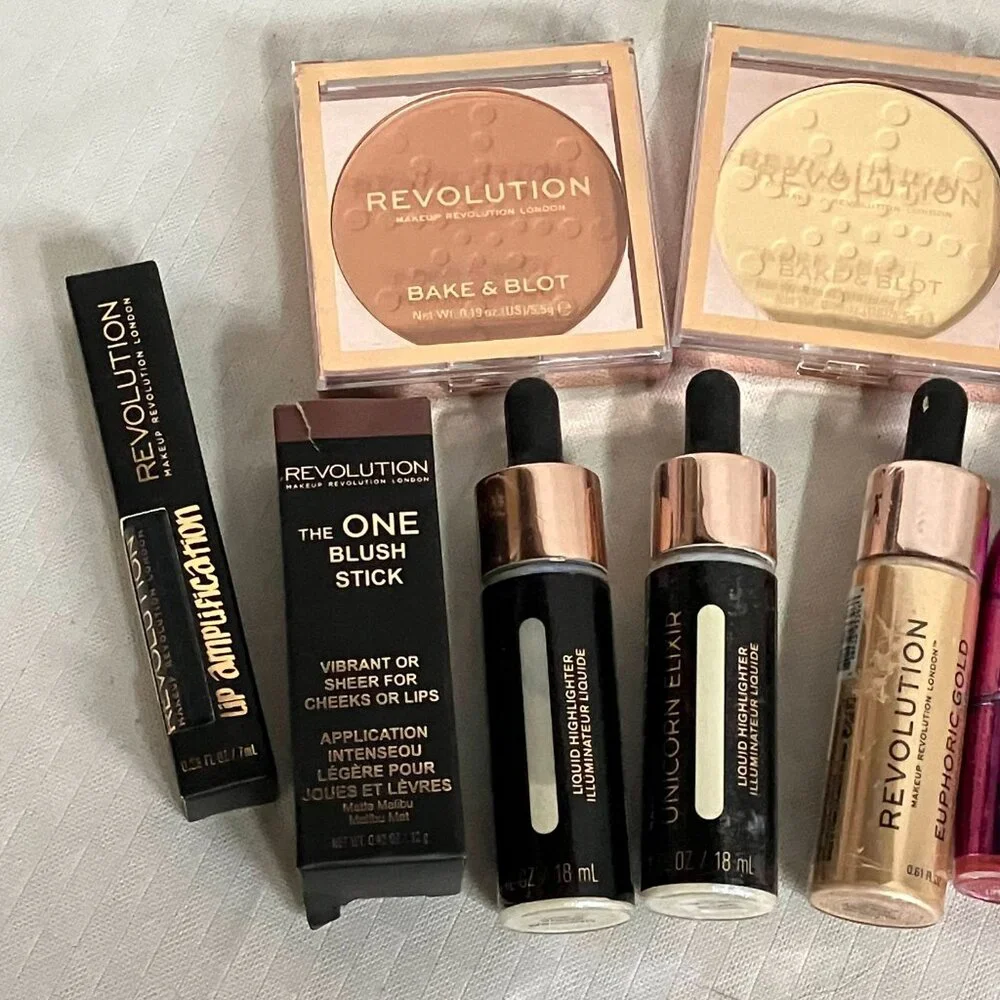 Revolution Bake & Blot Powder Duo Matte Finish Oil Control Compact Set Of 10 PCs